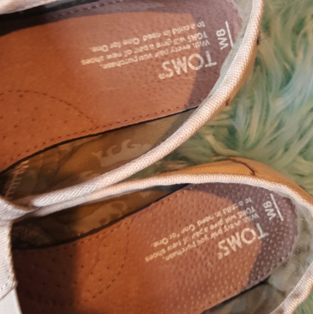 Toms - Picture 5 of 6
